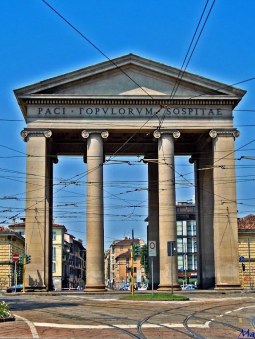 Milan-Porta-Ticinese-Piazza-portrait